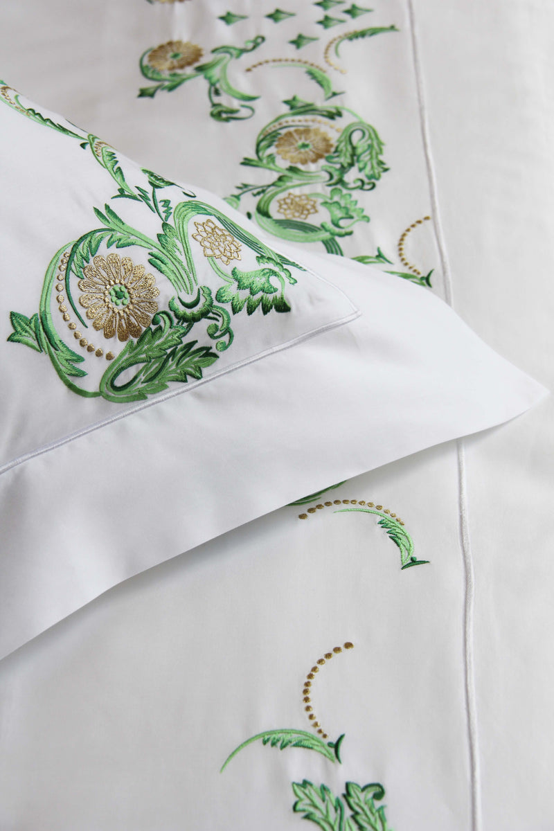 Luxury tablecloth Dubai — embroidered table linen for the iftar table